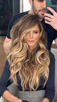 Blonde Balayage On Long Hair, Bronde Balayage Brown Eyes, Dark Blonde Balayage Long Hair, Best Blonde For Brown Eyes, Natural Redhead With Blonde Highlights, Long Balayage Hair Blonde, Grown Out Blonde Balayage, Blond Dore Miel, Bayalage Brunette 2024