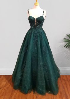 Forest Green Prom Dress Tulle, Prom Dresses Autumn Colours, English Prom Dresses, Prom Dress With A Corset, Cute Green Prom Dresses, Pine Green Prom Dress, Dark Green Ballgown, Uk Prom Dress, Evergreen Prom Dress