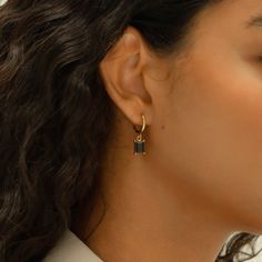 DESCRIPTION & DETAILS Embrace your inner Mediterranean goddess and adorn yourself with the Lavinia earrings. They are the perfect size to have worn as an everyday staple. Plating: 14k Gold Materials: 14k Gold on Stainless Steel, Black Onyx Measurements: 12.43mm*8.28mm Hypoallergenic SUSTAINABILITYIn-house plating - All pieces are hand crafted by our in-house jewellers ensuring a high standard of working conditions.Fair pricing - Due to our ethical manufacturing ways and cutting out the middle me Tarnish Resistant Black Jewelry, Minimalist Black Huggie Earrings, Black Dangle Plug Earrings, Black Everyday Cartilage Earrings, Black Single Huggie Earring As A Gift, Black Huggie Earrings For Everyday, Gift Black Tarnish-resistant Hoop Earrings, Elegant Black Huggie Earrings, Gaia Goddess