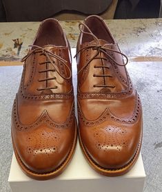 5 holes handmade Oxford shoes with brogue. Elegant shoes made in crust leather and hand buffered, calf leather lining, leather bottom and heel, leather insole, BLAKE+RAPID construction Goodyear Welted Oxford Leather Wingtip Shoes, Wingtip Oxford Shoes With Stitched Sole, Wingtip Oxford Leather Shoes With Rubber Sole, Vintage Wingtip Leather Shoes With Stitched Sole, Derby Wingtip Leather Shoes With Leather Sole, Wingtip Leather Shoes With Stitched Sole, Wingtip Leather Shoes For Derby With Leather Sole, Vintage Leather Wingtip Shoes With Stitched Sole, Brown Bridle Leather Oxfords With Brogue Detailing