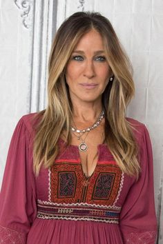 Hair Sarah Jessica Parker, Sarah Jessica Parker Hair, Sarah Jessica Parker Style, Sarah Jessica, Trending Hairstyles, Sarah Jessica Parker, Shoulder Length Hair, Celebrity Hairstyles