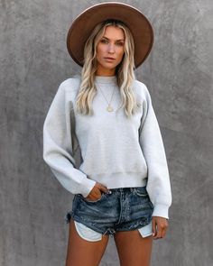 Wide Brim Hat Outfit, Brim Hat Outfit, Cuffed Denim Shorts, Small Sweater, Grey Pullover, Outfits With Hats, Thick Fabric, Wide Brimmed Hats, Cozy Fall