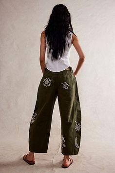 Baggy Wide Leg Bottoms With Floral Embroidery, Casual Baggy Pants With Floral Embroidery, Baggy Floral Embroidered Bottoms, Baggy Bottoms With Floral Embroidery, Casual Mid-rise Pants With Floral Embroidery, Bohemian Wide Leg Jeans With Floral Embroidery, Soutache Embroidery, Hiking Fits, Barrel Jeans