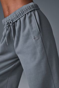 Okay, so we’re pretty much obsessed with this new, straight-leg version of the Accolade Sweatpant — it’s a super soft, leveled-up classic with a chrome Alo logo detail and powerful, performance tech for studio & street. Wear it in cold weather with a bold jacket and transition to warmer weather with slides. Find your fit and see all the ways to style it. EXPLORE ACCOLADE. Cute Sweat Pants, Alo Yoga Outfit, University Fits, The Accolade, Cute Sweats, Closet Organized, Cute Sweatpants, Gray Accessories, Style Sweatpants