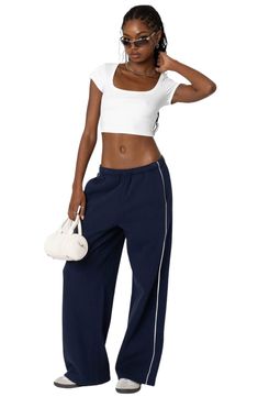 Feel the comfort of these relaxed-fit sweatpants cut from a supersoft cotton blend. Elastic waist Side-seam pockets 50% cotton, 50% polyester Machine wash, dry flat Imported Visionary Fashion, Comfy Sweatpants, Anniversary Sale, Womens Fall, Pacsun, S Models, Elastic Waist, Sweatpants, Cotton Blend