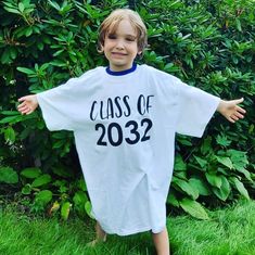 "This \"Grow With Me\" class shirt is a must have for your little one starting their first school year! Take a photo every school year and watch them grow into it! Display it at their Graduation party (or have them wear it if they'll let you!) Large white cotton Tshirt Black text Option to add first or last name to the back of shirt" School Spirit Cotton T-shirt For Graduation, Graduation School Spirit T-shirt For End Of School Year, Graduation School Spirit T-shirt, Cotton T-shirt For School Graduation, White Tops For Graduation At School, School Spirit Tops For Graduation Gift, School Spirit Cotton T-shirt For Graduation Gift, Preschool Shirts, Class Shirt