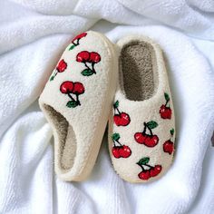 Looking for cute, cozy, warm slippers? These slippers are the comfiest shoes you'll ever wear. Providing cushion and comfort for everyday wear!  Warm & Cozy: Perfect for the chilly months and keeping your feet nice and warm!   🤍Easy Wear: Closed toe and durable bottom for unlimited use.   🍒Cute Cherry Design: These shoes display a cherries design that adds a cute touch to any wear! 🌸Durable: Made with high quality, softest materials for everyday wear.  All sizes are US Women's sizing.  Nonsli Home Slippers Women, Heated Slippers, Shoes Display, Black Cat Plush, Slippers Fluffy, Trendy Slippers, Cute Fluffy Dogs, Slippers Cute, Bride Slippers