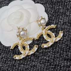 1:1 REPLICA JEWELRY   This product is of the best quality.  The production time is 3-5 working days.  Includes box, dust bag, care manual, booklet, card, bill of sale. Goyard Wallet, Bill Of Sale, Chanel White, Replica Jewelry, Hermes Jewelry, Goyard Bag, Gucci Jewelry, Louis Vuitton Jewelry, Dior Jewelry