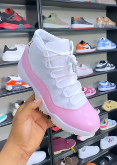 Sneakers For Summer 2023, Cute Shoes Black Women, Cute Pink Jordans, Shoes To Get For Your Birthday, Shoes To Buy In 2023, Jordans To Get, Birthday Shoes Ideas, Pink Thunder Jordan 4, Cute Jordans For Women Baddie