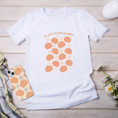 #fridayvibes a comfy t-shirt for a walk in the country 🎃 🍂🎀

What's your vibe today?

#covenco #fyp #tshirt #pumpkins #AutumnVibes #printed Fall Vibes, A Walk, Walk In