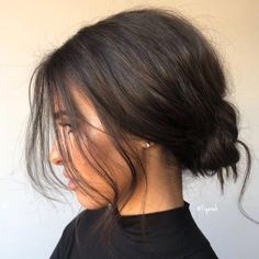 Low Messy Bun, Easy Formal Hairstyles, Wedding Hair Colors, Wedding Hair Inspiration, Penteado Cabelo Curto, Long Wavy Hair, Formal Hairstyles, Salon Design