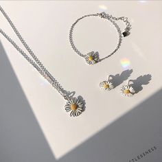 Daisy Jewelry, Korean Jewelry, Bee Earrings, Women Earrings, Fashion Jewelry Sets, Jewelry Model, Star Jewelry, Fancy Jewelry, Cheap Jewelry