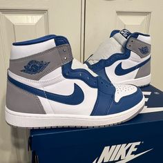 Air Jordan 1 Retro High Og 'True Blue' Brand New Size 9 Nike Shoes Women Fashion, Jordan 11s, Pretty Sneakers, Nike Shoes Air Force, Nike Fashion Shoes, Blue Jordans, Preppy Shoes, Pretty Shoes Sneakers, Jordan Shoes Retro