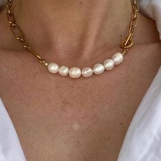 TSEATJEWELRY (sea-at) on Instagram: "K E Y ✨ #jewelry #goldjewelry #pearlnecklace #necklace"