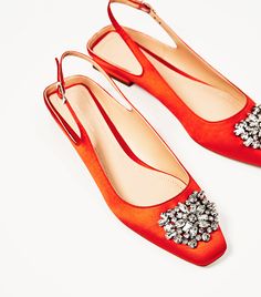 Flat Slingback Shoes, Daily Shoes, Shoe Trend, Embellished Shoes, Satin Shoes, Slingback Shoes, Gorgeous Shoes, Slingbacks, Fabulous Shoes