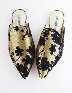 Our BAGATELLE mules are a beautiful embroidered flat with a tiny heel adorned with brocade flowers on the top and a trendy pointy design. Comes in 2 colors. True to size For a wider foot take a whole size up IMPORTED Embroidered Flats, Facebook Style, High Heel Mules, Heel Mules, On The Top, Mule Flat, Crazy Shoes, Mule, High Heel