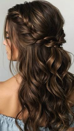 Half Up Do Brown Hair, Short Hair Ideas For Bridesmaids, Bridesmaid Hairstyles Down Brunette, Bridesmaid Curled Hairstyles, Soft Curls With Braid, Prom Hair Up Styles, Wedding Hair With Braid Down, Wedding Hair Braided Half Up, Bridesmaid Hair Brown Long