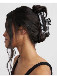 Eco-Friendly Jumbo Open Shape Claw Clip - Black The Jumbo Claw Clips are a great way to elevate your everyday essentials! This eco-friendly claw clip is extra-large and made from recycled materials, making it good for thick hair and great for the environment. Add it to your hair accessory collection for those days you don’t feel like dealing with your hair but still want to look great. Bali Body, Bobby Pin Hairstyles, Hair Accessories Collection, Claw Hair Clips, Hair Essentials, Claw Clips, Those Days, Jeffree Star, Beauty Favorites