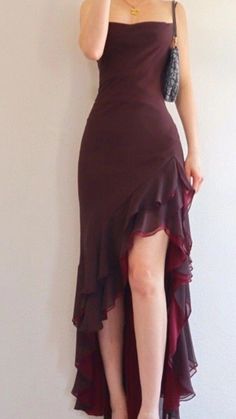 Burgundy Party Dress, Burgundy Party, Prom Dress Inspo, Fest Outfits, 사진 촬영 포즈, Chique Outfits, Grad Dresses