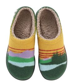 Ll Bean Slippers, Wool Clogs, Nature Motifs, Fleece Socks, Teaching Outfits, Curvy Petite Fashion, Cute Slippers, Clogs Style, Outdoor Slippers