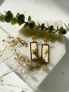 Elegant White Earrings With Pressed Flowers, Elegant Pressed Flowers Earrings For Wedding, Elegant Birth Flower Dangle Earrings, Elegant Wedding Earrings With Birth Flower, Wedding Pressed Flower Drop Earrings, Wedding Drop Earrings With Pressed Flowers, Elegant Pressed Flower Drop Earrings, Elegant 3d Flower Earrings For Jewelry Making, Wedding Earrings With Pressed Flowers In Flower Shape