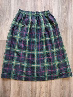 Scottish skirt. Green lining. Size: 30 cm Length: 68 cm Scottish Skirt, Skirt, Clothes For Women, Green, Clothes