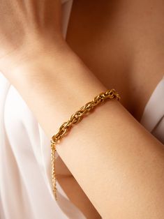 My textured link chain bracelet is a versatile accessory, flattering for formal and casual everyday looks. It feels luxurious and elegant, thanks to the quality materials of stainless steel and the highest quality 18k gold plating. It is ideal for those with sensitive skin who find it challenging to choose hypoallergenic jewelry. Comes with a lobster claw clasp for convenience and an extension for comfort. With a length of 6.3" + 2.4" extension chain, a width of 0.3", and a weight of 0.5 oz, it Cable Bracelets, Hypoallergenic Jewelry, Matching Necklaces, Cable Chain, Stainless Steel Chain, Gold Plated Jewelry, Jewelry Plate, Chain Link Bracelet, Chain Link