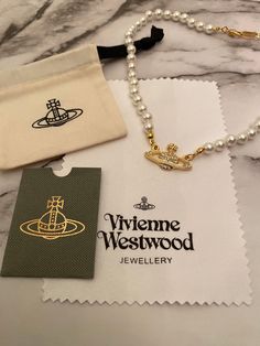 Vivienne Westwood Gold Pearl Necklace - Comes with dust bag - Fast shipping - 15.5 inches #Vivienne #Westwood #Viviennewestwood #Necklace #Jewelry Westwood Pearl Necklace, Vivienne Westwood Pearl Necklace, Vivienne Westwood Jewellery, Gold Pearl Necklace, Classy Jewelry, Expensive Jewelry, Miss Dior, Girly Jewelry, Jewelry Inspo