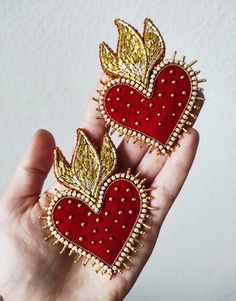 Sacred Heart Art, Beadwork Ideas, Burning Heart, Beaded Heart, Japanese Beads, Heart Pin, Bead Embroidery Jewelry, Heart Brooch, Hand Embroidery Art