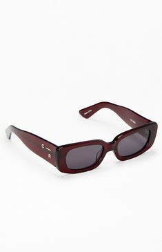 The Burgandy Y2K Sunglasses from Colour Range offer a retro-inspired style with a modern twist. Featuring an olive-colored frame, these sunglasses provide a fashionable look while ensuring UV protection for your eyes.


	Tinted lense
	Thick frame
	Y2K design Brown Sunglasses Women, Fall Glasses, Burgundy Sunglasses, Burgundy Accessories, Y2k Glasses, Aesthetic Sunglasses, 80s Glasses, Funky Sunglasses, Y2k Design