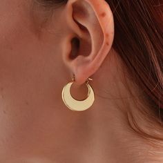 14 Carat Gold Crescent Model Earrings 14 Carat (585) Gold Weight: 2,25 gr. Color: Yellow. The size of the earring is average 2 cm. A great piece to add to every outfit! chains that you can combine with your clothes with the elegance of İpek Silver! * Product Detail Product Content: 14k Gold All our products are sent with İPEK SİLVER Guarantee. Since our products are handcrafted, there may be + - 5% deviation in mine weights. The product are sent with a gift box, package and a gift note of your choice. Your products are sent with the gift box, package and note of your, with the İpek Silver guarantee. *I will put your jewelry in a nice and secure package in order to make sure that it will be delivered to your address safely. This is definitely the perfect gift for him or her. *JEWELERY GIFTS Everyday Crescent Single Earring, Crescent-shaped Single Huggie Earring As Gift, Crescent Single Huggie Earring As Gift, Crescent Shaped Single Huggie Earring Gift, Minimalist Crescent Hoop Earrings, Celestial Style Hoop Earrings For Everyday Wear, Minimalist Crescent Cartilage Earrings, Modern Crescent Moon Charm Jewelry, Elegant Gold Half Moon Hoop Earrings