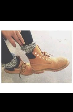 How To Style Timberlands, Photography Tattoo, Ugg Boots Outlets, Timberland Boots Women, Mode Tips, Looks Black, Duck Boots