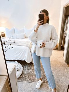 Casual Day Outfits Fall 2024, 77 Degree Weather Outfit Fall, Winter Outfits Indoor, Staple Wardrobe Pieces Minimal Classic, 2024 Casual Fashion, December Florida Outfits, Basic Fall Outfits Casual, Casule Outfit For Women, Clean Girl Outfits Fall