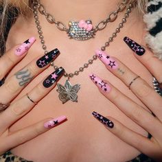 Nail Art Designs On Black Nails, Hello Kitty Nails Pink And Black, Back And Pink Nails, Pink Rock Nails, Pink Nails With Black Stars, Mail Inspo Y2k, Scene Nails Acrylic, Pink And Pink Nails, Pink With Black Nails