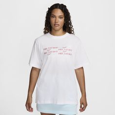 Say hello to the cotton tee you'll want to wear on repeat. Slightly dropped shoulder seams and a loose fit make it comfortable enough that you can wear every day of the year. White Athleisure T-shirt For Spring, White Nike T-shirt With Text Print, Nike Oversized Cotton T-shirt, Nike Oversized Sporty T-shirt, Nike White Athleisure T-shirt, Nike Sportswear Women, Women Lifestyle, On Repeat, Nike Sportswear