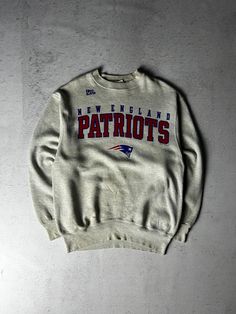 Vintage NFL New England Patriots Crewneck Sweatshirt, Vintage Sweatshirt, NFL Hooded Sweatshirt For Men's Medium Size On Label: Medium Recommended Size: Men's Medium Measurements: Pit-to-Pit: 20" Length: 26" *Signs of wear present, please check additional picture(s) for more info Fan Gear Sportswear Hoodie With Crew Neck, Throwback Fan Merchandise Sweatshirt For Sports Season, Throwback Team Logo Long Sleeve Sweatshirt, Throwback Sweatshirt With Team Logo For Sports Season, Throwback Long Sleeve Team Logo Sweatshirt, Heavyweight Cotton Long Sleeve Sweatshirt, Collegiate Hoodie With Team Logo And Crew Neck, Collegiate Crew Neck Hoodie With Team Logo, College Team Logo Hoodie With Crew Neck