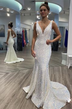 Stunning White Sequin Mermaid Long Formal Dress White Mermaid Dress For Prom Season, White Fishtail Mermaid Dress For Prom, Verano Aesthetic, Outfits Sport, Outfit Verano, Spring School, Outfit 2020, Long Formal Gowns, White Mermaid