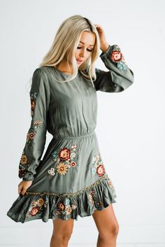 Cammy Dress in Olive Fall Maternity Dress, Looks Country, Olive Dress, Country Dresses, Men Streetwear, Skirt Maxi, Moda Boho, Western Dresses, Embroidery Dress