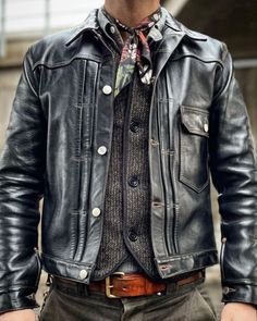 Men's style/Fashion/Accessories British Style Men, Leather Jacket Men Style, Walking Outfits, Style Masculin, Man Dressing Style, Dope Outfits For Guys, Dad Fashion, Leather Jacket Style, Mens Casual Dress Outfits