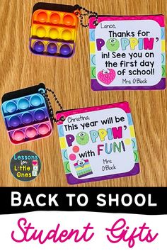 Back to School Student Gifts - Help make your new students feel welcome and more at ease on the first day of school and open house/meet the teacher night! Find 20 ideas for inexpensive, fun back to school student gifts from teacher. Gift For Students First Day Of School, Welcome Back School Gifts, Back To School Gift For Kindergarteners, Welcome School Gift First Day, New Student Welcome Gift, Student Gifts First Day Of School, Gifts For Teachers To Give Students, First Grade Open House Gifts, Welcome Tags For Students