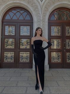 Prom Dresses Black Aesthetic, Ballet Bridesmaid Dress, Old Money Prom Dress Black, Dress With Gloves Prom, Old Money Elegant Dress, Dress Gloves Outfit, Elegant Old Money Dresses, Long Black Dress With Gloves, Old Hollywood Black Dress