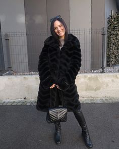 Mixing and matching textures is one of my favourite ways to spice up an outfit, especially the tonal all-black looks 🖤 #fauxfurcoat #winteroutfitinspo #winteroutfits❄️ #fauxfurcoats #wintercapsulewardrobe #winterootd Faux fur coat @fracomina_official Leather boots @stuartweitzman Leather bag @ysl Bag Ysl, Ootd Winter, Winter Capsule Wardrobe, All Black Looks, Spice Things Up, All Black, Leather Boots, Leather Bag