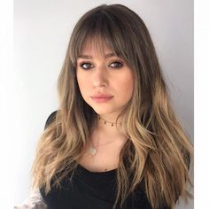 Bangs for Round Face Shapes: 22 Flattering Haircuts Oval Face Bangs, Best Bangs, Small Forehead, Textured Bangs, Bangs For Round Face, Face Shape Hairstyles, Round Face Shape, How To Style Bangs, Round Face Haircuts