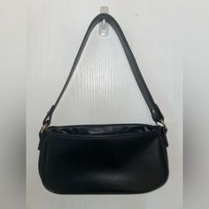 Black Forever 21 Purse Perfect Condition. Was Never Worn Much Forever 21 Bags, Bags Black, Black Purse, Black Purses, Shoulder Bags, Forever 21, Bag Lady, Purse, Shoulder Bag