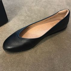 Brand New In Box Black Leather Ballet Flats Classic Black Everyday Flats, Black Leather Ballet Flats, Naturalizer Shoes, Leather Ballet Flats, Flat Color, Ballet Flat, Flat Shoes Women, Ballet Flats, Loafer Flats