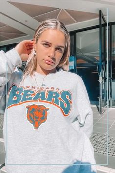 Get the best 90s aesthetic streetstyle outfits right here! vintage clothing, 90s aesthetic outfits, streetwear fashion, streetwear style, street style, vintage style, vintage outfits