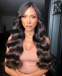 Curling Hair Styles Formal, Middle Part Waves, Medium Hair Curls, Bridal Hmu, Grad Hairstyles, Bday Hair, Curled Hairstyles For Medium Hair, Graduation Hair, Hollywood Curls