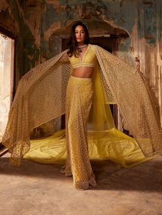 Editor's Note The outfit features a yellow net embroidered blouse and a skirt with a long pallu dupatta. The blouse is intricately embroidered and the skirt has a flowy silhouette with delicate... Yellow Sari, Mehandi Outfits, Mehndi Outfit, Ridhi Mehra, Sari Skirt, Haldi Outfit, Desi Outfits, Outfit Inspiration Women, Indian Look