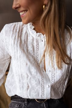 Casual Long Sleeve Lace Blouse, White Long Sleeve Tops With Lace Sleeves, Casual Long Sleeve Lace Top With Lace Collar, White Long Sleeve Lace Top For Fall, Casual Long Sleeve Lace Trim Top, Casual Long Sleeve Tops With Lace Cuffs, Casual White Blouse With Lace Sleeves, White Lace Collar Long Sleeve Top, White Long Sleeve Top With Lace Collar