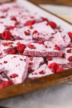 Raspberry Meringue Bark - A Kitchen Addiction Meringue Bark, Meringue Cookie, Raspberry Meringue, Meringue Desserts, Freeze Dried Raspberries, Raspberry Recipes, Dried Raspberries, Bark Recipe, Meringue Cookies